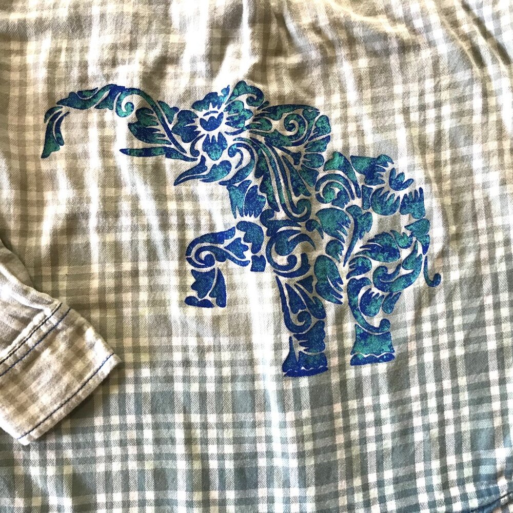 Upcycled Bleached Flannel Shirt Hand Painted Elephant Top Green Blue Medium - Picture 5 of 10